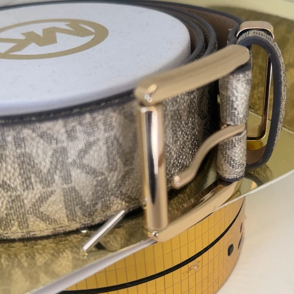 MICHAEL KORS MK LOGO VANILLA BELT W/GOLDTONE MK LOGO BUCKLE  L/XL IN GIFT BOX